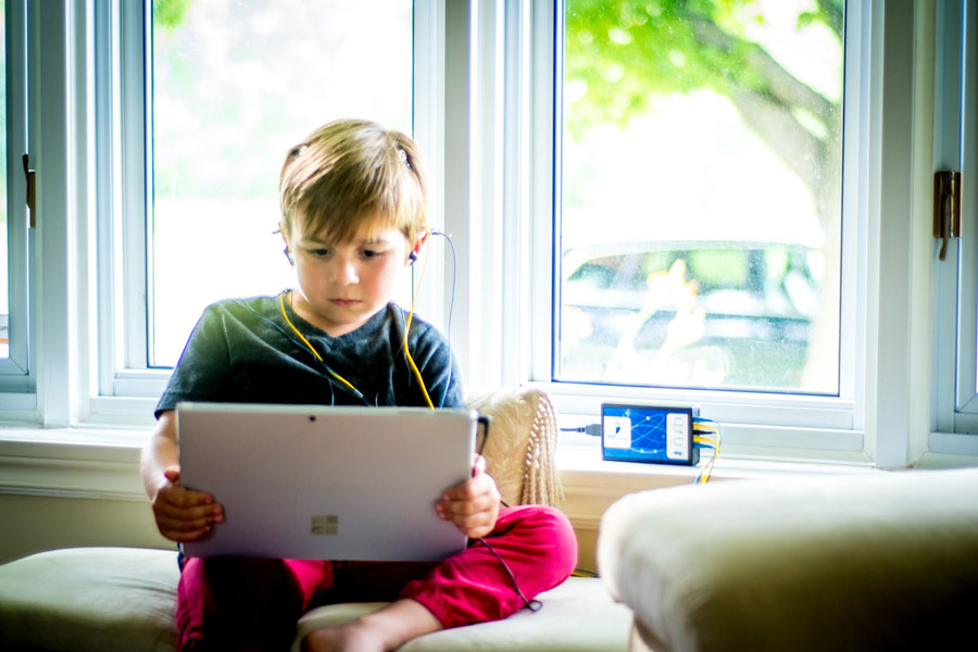 Neurofeedback for Kids | Brain Training with NeurOptimal® Young boy using NeurOptimal® neurofeedback system for brain training at home, enhancing focus and emotional regulation.